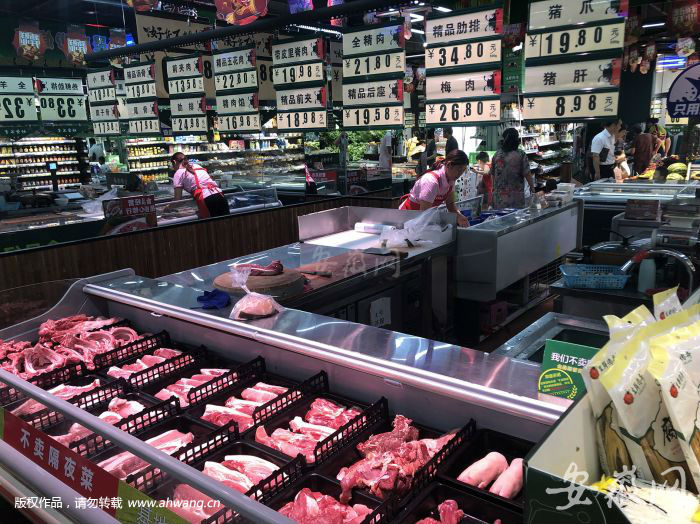 合肥习友路一家生鲜店内，大部分猪肉价格在每斤18元以上。