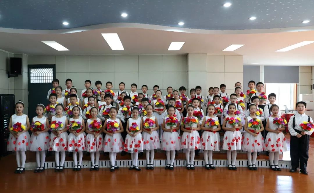 “我们的生活充满阳光”