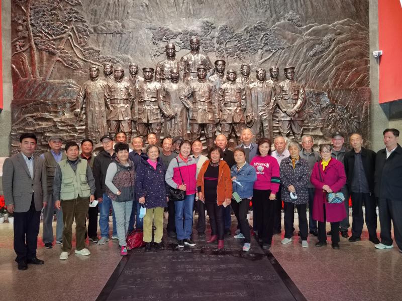 安徽日报报业集团老同志们参观大别山革命历史纪念馆