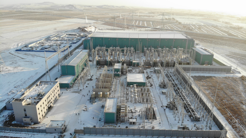 500千伏康保换流站雪景.唐旭东/摄