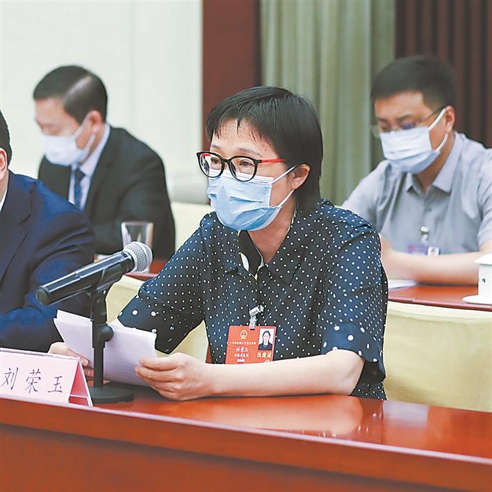 履职尽责显担当建言献策展风采