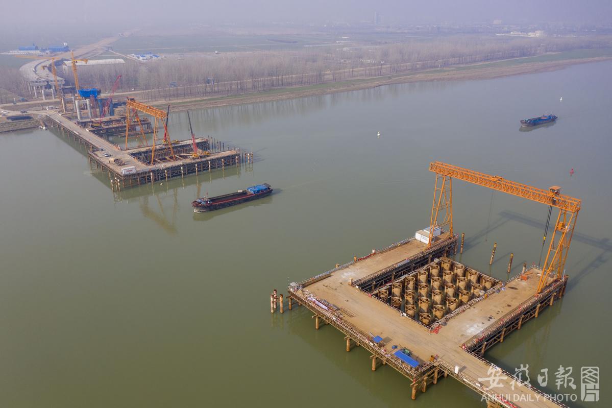 淮河特大桥加紧建设