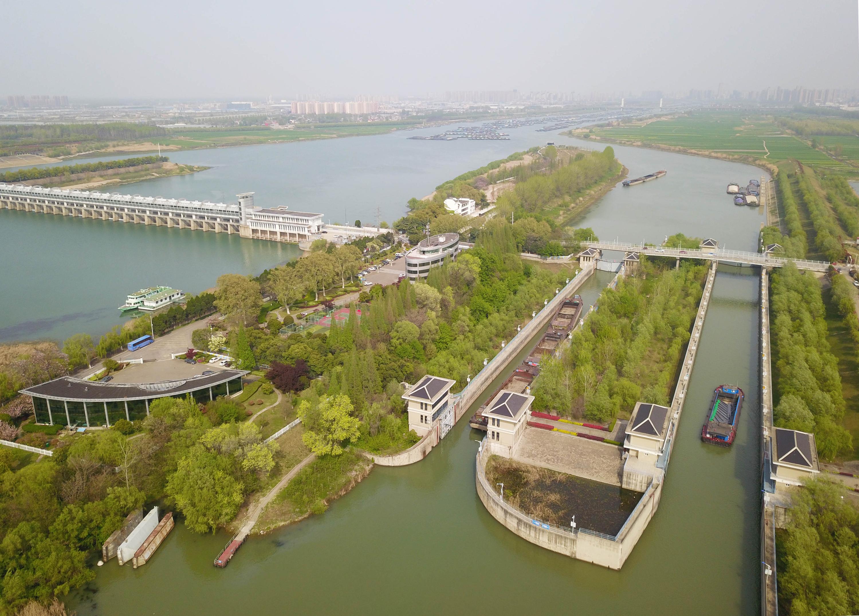 淮河蚌埠船闸.(资料照片)