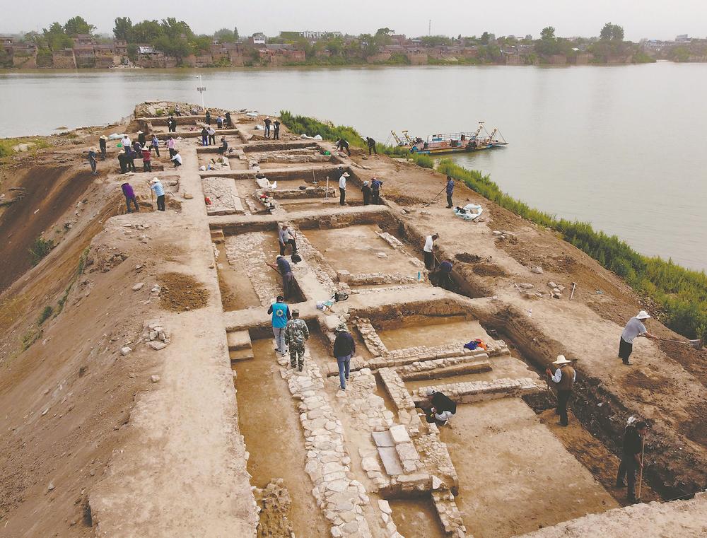 航拍的渡口遗址考古发掘现场.