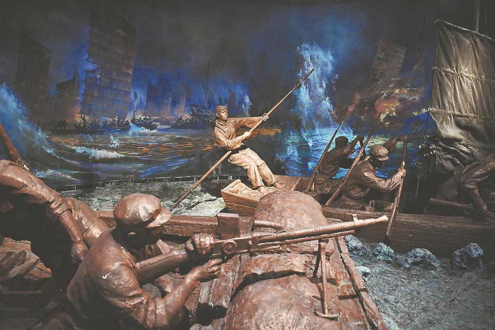 合肥渡江战役纪念馆里解放军渡江场景的雕像.