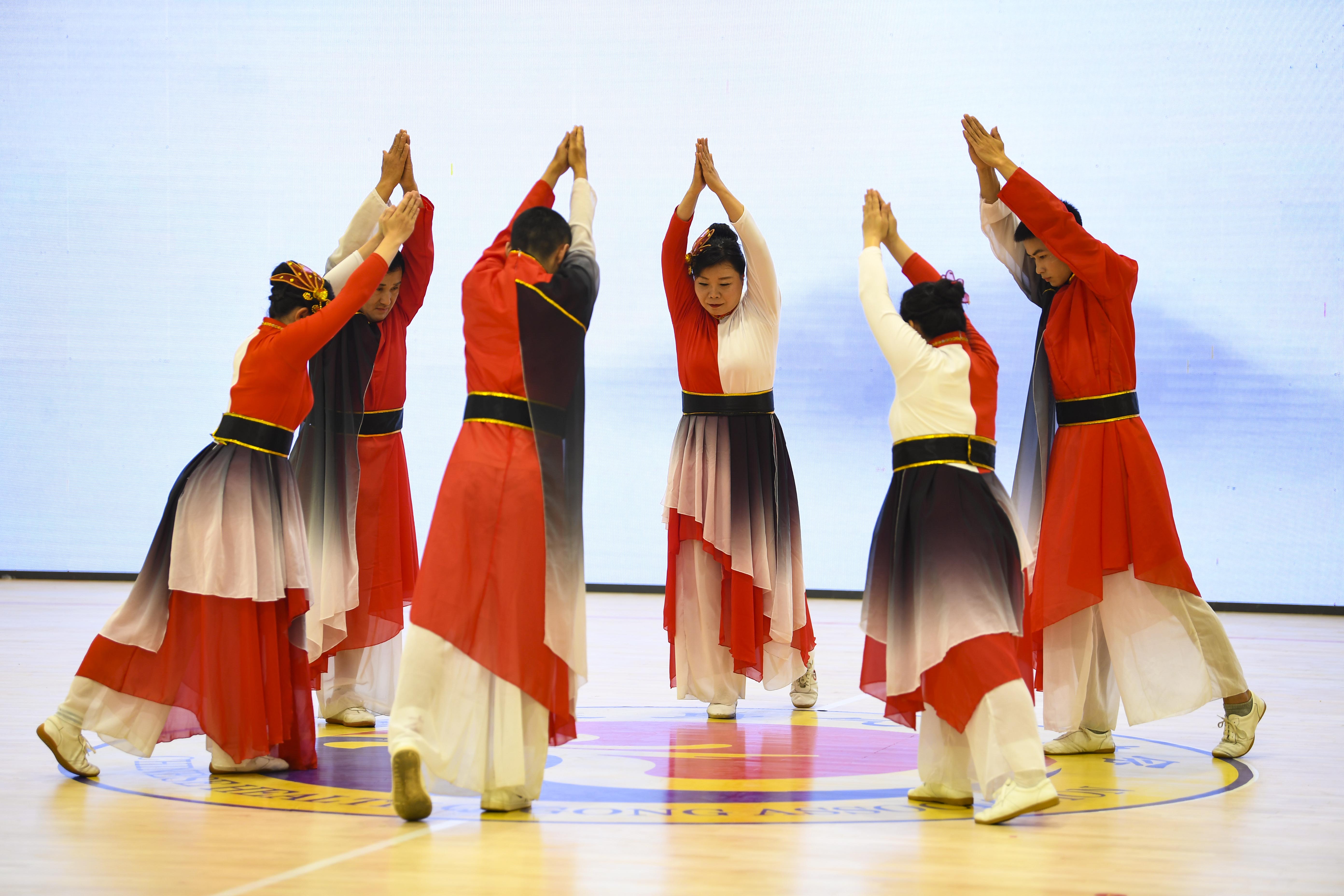 亳州举行健身气功气舞大赛