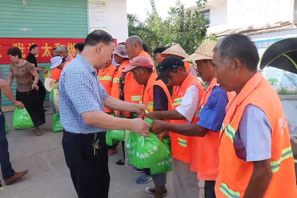 太和县人大副主任,城关镇党委书记赵国法调研脱贫攻坚工作